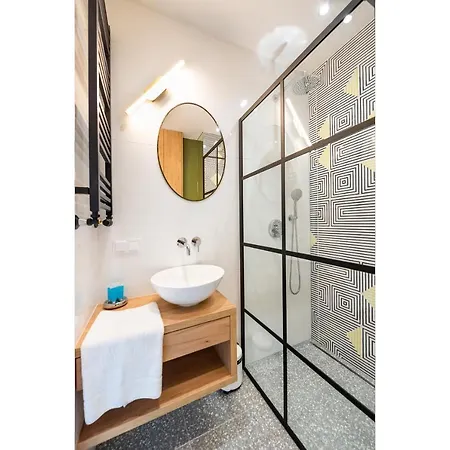 Nowa Praga Geometric Yellow By Bookinghost Appartement Warschau