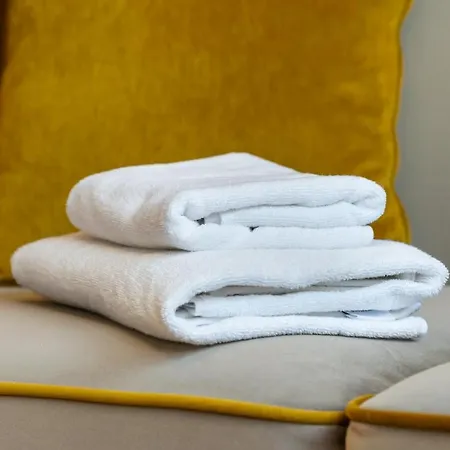 Nowa Praga Geometric Yellow Апартаменты