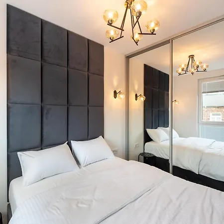 Nowa Praga Geometric Yellow By Bookinghost *