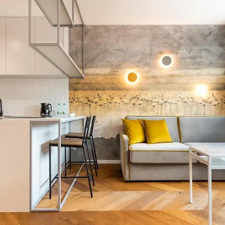 Nowa Praga Geometric Yellow By Bookinghost * Varsavia